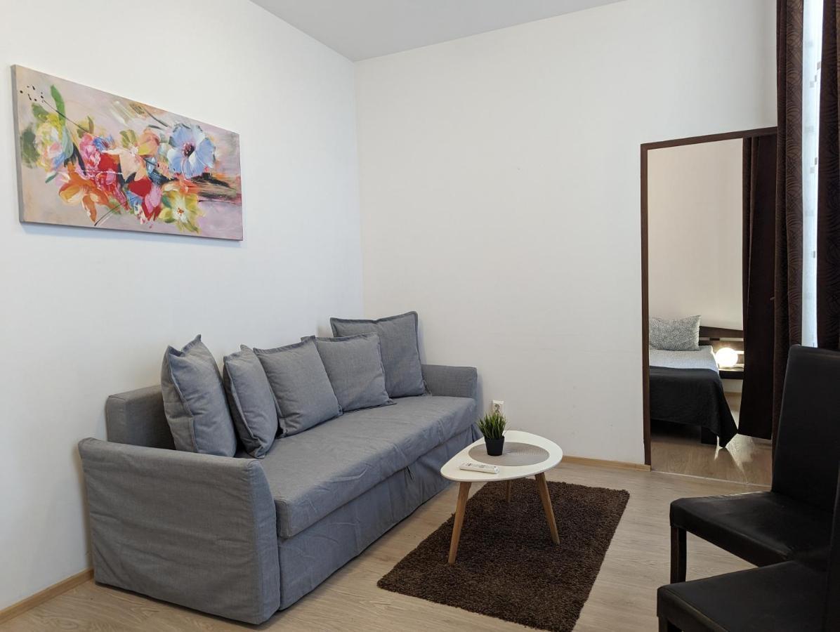 Key Apartments In Main Square Brasov Exterior photo