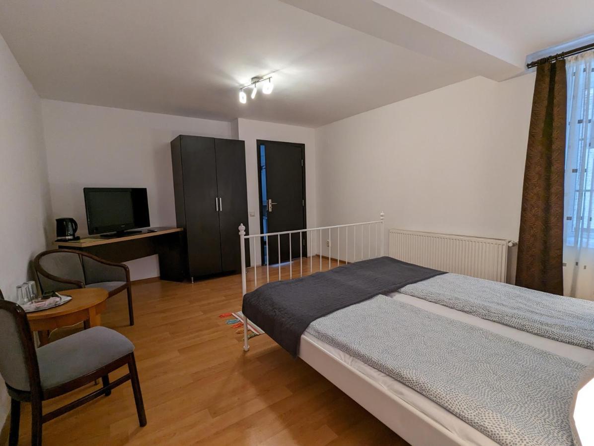Key Apartments In Main Square Brasov Exterior photo