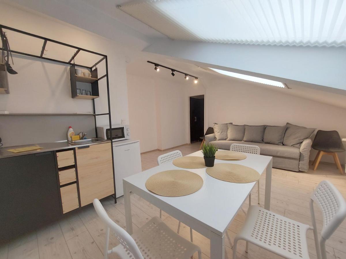 Key Apartments In Main Square Brasov Exterior photo