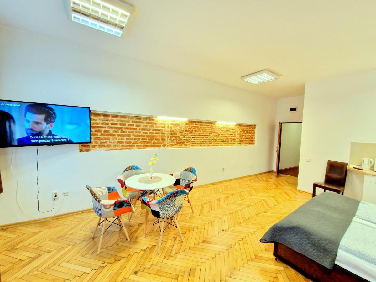 Key Apartments In Main Square Brasov Exterior photo